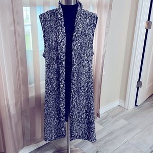 Chicos Black and white long knitted vest